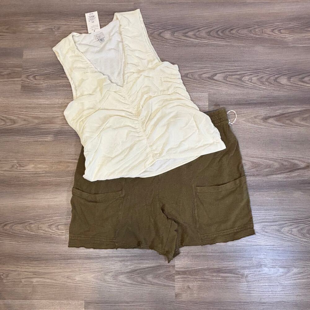 Women’s XXL Cream Top & Olive Green Shorts Outfit